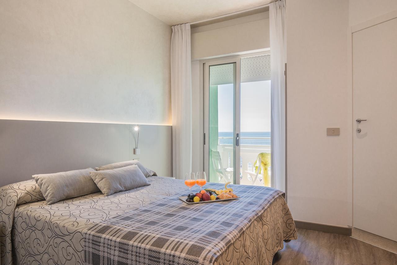 Hotel Montecarlo 3 Stelle Superior Каорле Экстерьер фото